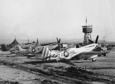 Visiting CO's and their planes.jpg (185599 bytes)